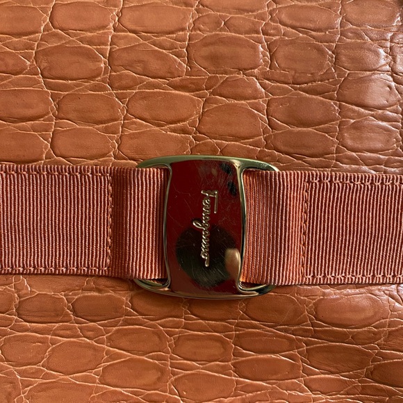 Ferragamo Vara handbag. - Picture 2 of 10